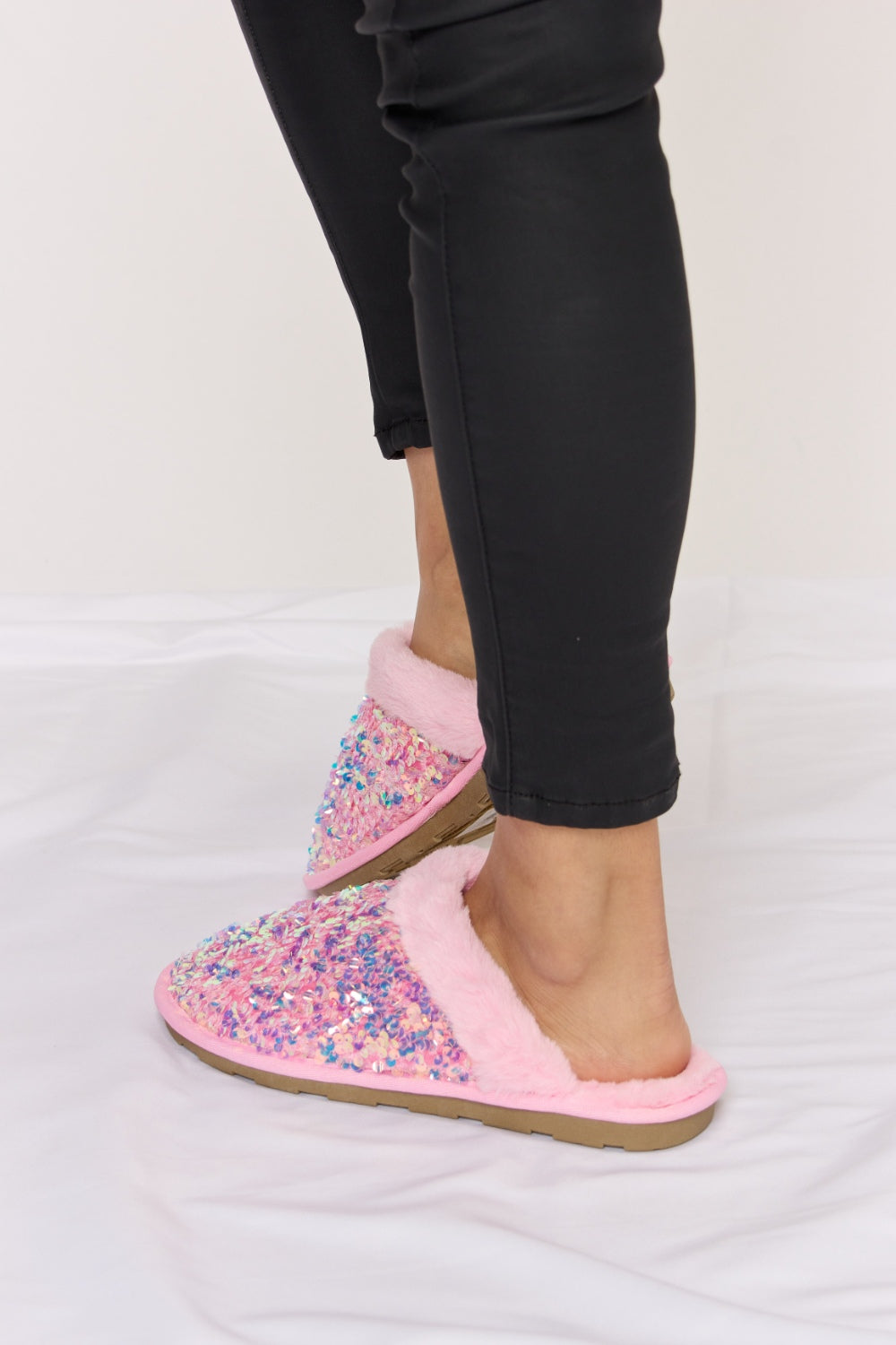 Pink Sequin Plush Round Toe Slippers